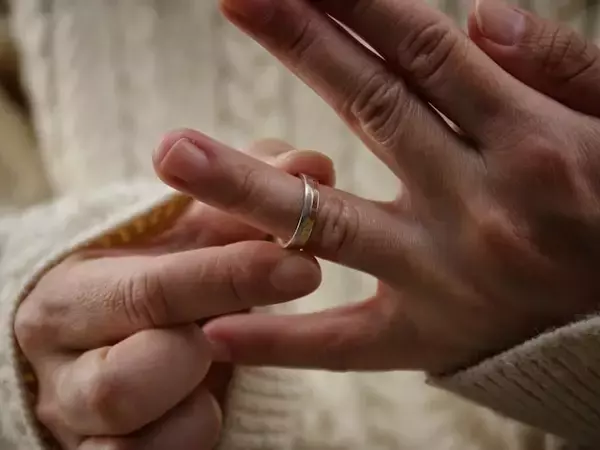 夫の定年退職の日に「離婚してほしい」と伝えたが……。「離婚できなかった」70歳女性の絶望