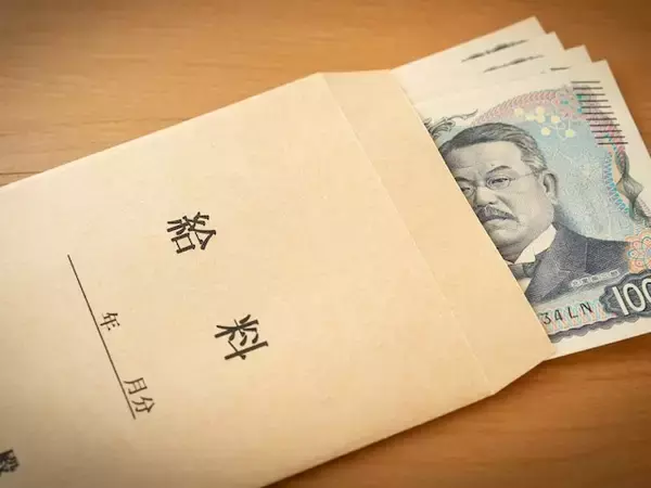 「転職で給料が下がる」は古い？ 50代後半女性の4割が賃金増加する、ミドル転職の新常識