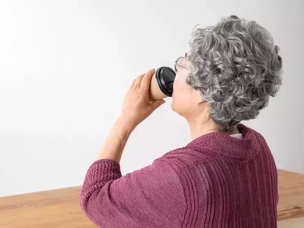 貯金250万円で月4万円赤字「我慢ばかり。コンビニのコーヒーが憩い」76歳女性の年金生活