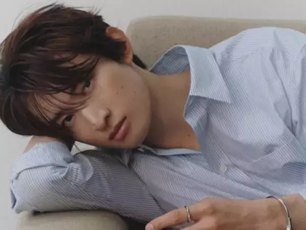 向井康二、「ギャップがエグい」モデルショットにファン歓喜！ 「色気増し増しの儚い美人さん」