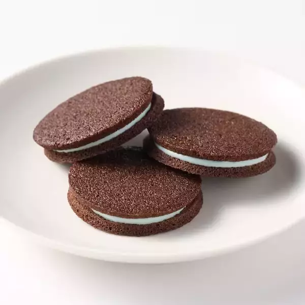 「【無印良品】ザクザク食感がクセになる！ 「チョコミントのチュイルサンド」が新登場」の画像