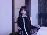 「人気YouTuber・Rちゃん、長過ぎる美脚が際立つ姿を披露！ 帝国ホテルでの豪華撮影「今までありがとう」」の画像1