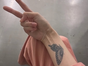 美人俳優、タトゥー際立つ自撮りショット公開！ 『パンチドランク・ウーマン』に出演中