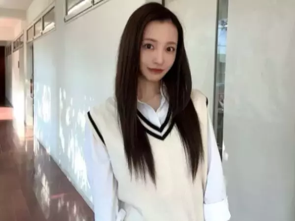 「流石に35歳に見えないよ」板野友美、制服姿に反響！ 「違和感ないな」「クラスのマドンナやん」