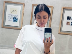 篠田麻里子「制服が似合う　是非48へ」。鈴木紗理奈をスカウト!? 美脚際立つ姿に反響「きゃわいすぎるー」