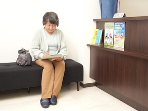 年金月12万5000円「治療に300万円。若い頃から歯医者に通っておけば」64歳女性の1人暮らし