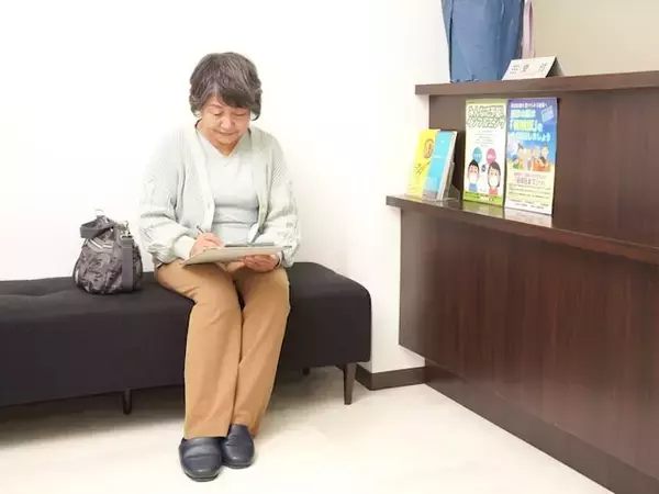 年金月12万5000円「治療に300万円。若い頃から歯医者に通っておけば」64歳女性の1人暮らし