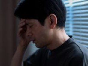 「50歳近くになっても…」49歳男性、メーカー事務で年収450万円。母親と2人で実家に同居するワケ