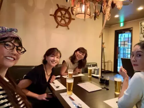 「豪奢な女子会、実に華麗な光景」島谷ひとみ、美女だらけ女子会ショット公開「LAから帰国のカリフォルニアガールと」