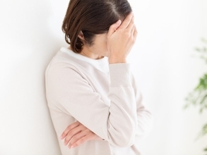 アラフィフ女性にありがちな「残念な思考グセ」4選。人生後半をもっと幸せに生きる方法