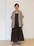 「「汗で服がベタベタはりついて気持ち悪い」40代が避けたい「真夏のNG素材」とOKコーデ」の画像2