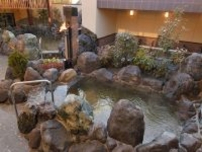 【埼玉県の人気スーパー銭湯】「野天湯元 湯快爽快 『湯けむり横丁』おおみや」は昭和レトロな雰囲気漂う施設。野天風呂でリラックス