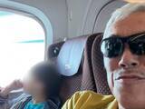 「「結局甘々で草」ベテラン俳優、息子との“男旅”ショット！ 「かっこいい親父」「素敵な親子関係！」」の画像1