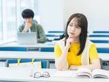「「両親の離婚後は母のパート収入が頼り」世帯月収15万円・21歳大学生の非課税世帯生活」の画像1
