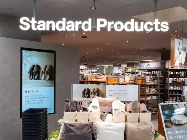 「550円とは思えない」スタンダードプロダクツの「ランドリー収納バッグ」に絶賛の声。自立して使い勝手抜群