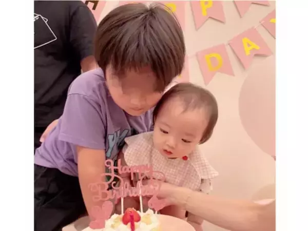 「1歳になりましたぁ」辻希美、第5子娘の誕生日を家族7人で祝福！ 「あの出産から1年…本当に早すぎます」