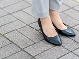 「「100株あれば毎年靴が新調できる。配当も年5000円超」46歳女性が5年愛用する株主優待」の画像1