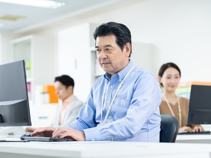 65歳を過ぎてパートで月10万円稼いだら、年金は減らされますか？