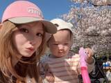 「「めっちゃ大きくなった〜」桜井美悠、子どもとの花見ショット公開！ 「だんだんとパパママのお顔に」」の画像1