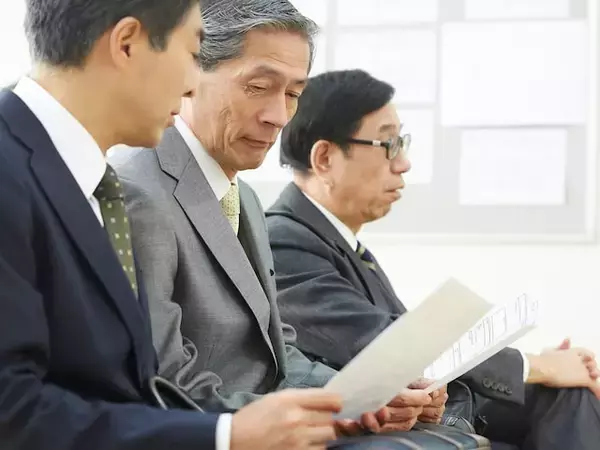 退職日を1日早めるだけで得をする？ 年金と失業手当を“同時受給”できる仕組みとは