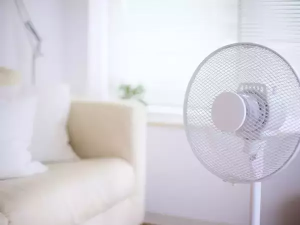 夏の電気代5000円「DC扇風機に買い替えた。充電はソーラーパネルで節約」66歳一人暮らしの夏