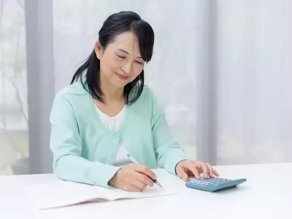 年金は月15万円です。物価高のなかでも毎月5000円ほど貯金を続けたほうがよいのでしょうか？