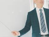 「「無駄な支出を徹底的に省くのが信条です」世帯年収980万円・60歳学習塾副校長の“リアルな収支内訳”」の画像1