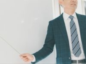 「無駄な支出を徹底的に省くのが信条です」世帯年収980万円・60歳学習塾副校長の“リアルな収支内訳”