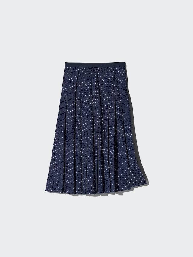 【ユニクロ】太めプリーツで脚がすらっと見え！ ドット柄が上品な「涼しげシフォンスカート」コーデ