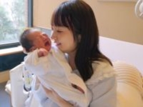 「ママもパパも若いのに4人目!?」40歳・浜田翔子、第4子出産を報告！ 「AIかと疑うくらい美しい家族」