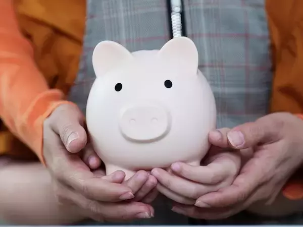 4月から始まる「独身税」って何ですか？ 年収400万円の人はいくら支払うの？【お金の専門家が解説】