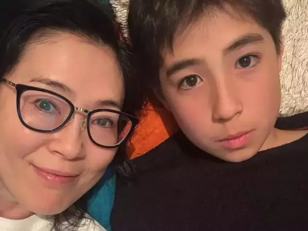 「姉弟みたい」寺島しのぶ、イケメン息子とのツーショット公開「立派な歌舞伎役者になって下さいね」