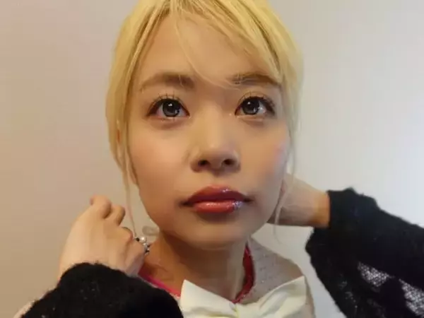 「雰囲気いつもと違う！」エルフ荒川、清楚系の“すこし違う自分”に「姫すぎ」「マジで可愛すぎる！」反響