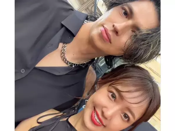 「セレブカップルね」アレクサンダー、妻・川崎希との美男美女デートショット公開！ 「かわいいじゃん」