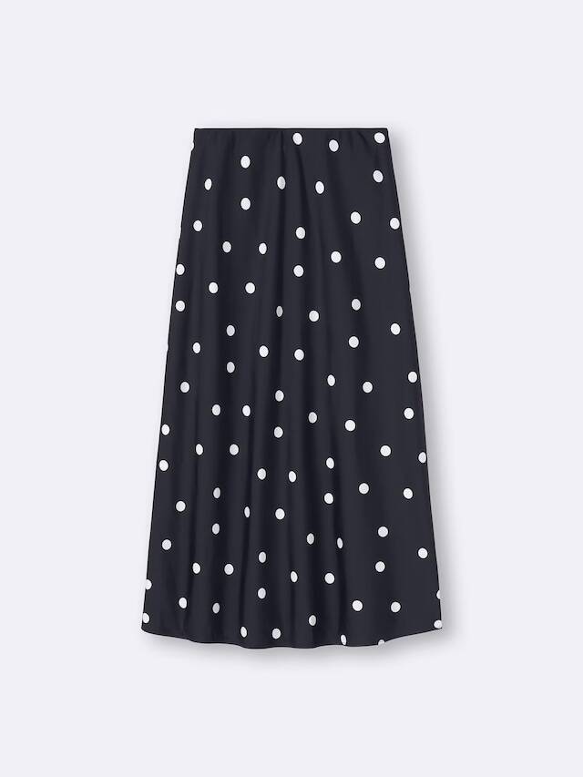 大きめの水玉が大人かわいい！【GU】2990円「ドットスカート」でつくる40代の洗練夏コーデ
