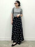 「大きめの水玉が大人かわいい！【GU】2990円「ドットスカート」でつくる40代の洗練夏コーデ」の画像3