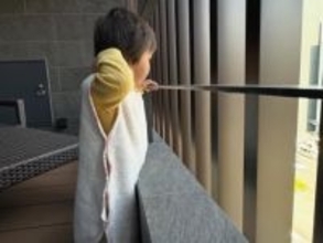 「後ろ姿もたまらんすね可愛い」44歳で出産の井上和香、息子のソロショット公開！ 「可愛すぎ」