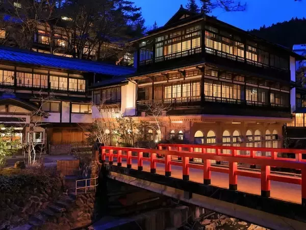 【群馬県】「大きな観光地ほど混雑せず……」レトロな魅力にあふれた「四万温泉」とは？