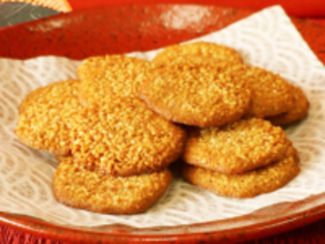 職場で配りたい「滋賀県のお土産」ランキング！ 2位「琵琶湖のえび煎餅」を抑えた1位は？ 【2025年調査】