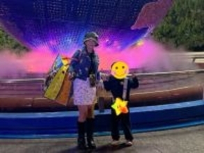 華原朋美、息子と初のUSJへ！ 幸せあふれる親子ショットに「とても楽しそう」「かけがえのない時間」反響