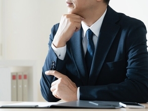 定年後の再雇用「年収300万」と「500万超」の壁……損しないための自己評価のコツ