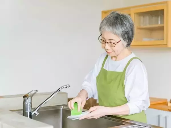 月の年金5万1224円「調理や掃除はまとめて行い、できるだけ家で過ごす」65歳女性の物価高の生活
