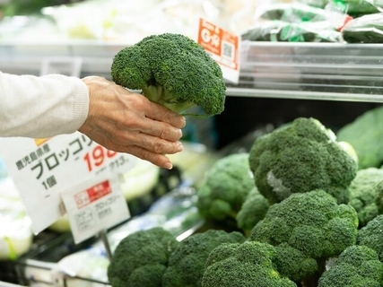 金融資産7500万円「スーパーの値引き時間に合わせて買い物」72歳女性の節約に励む年金生活