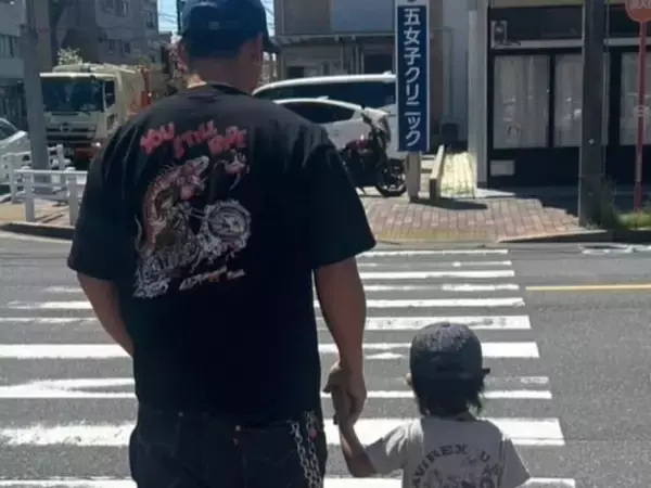 「大将子煩悩」中田翔、息子とのプライベートショット公開「なんとも言えない後ろ姿」「天使君と手繋ぎデート」