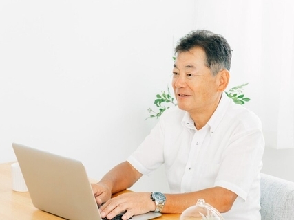 金融資産7000万円「週5日勤務で月25万円。株式の売却益が月20万円」68歳男性の年金生活
