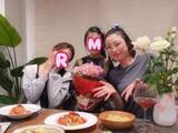 「「泣けてきちゃいました」木下優樹菜、娘たちからの母の日プレゼントに感動「かっこいいファミリー」」の画像1