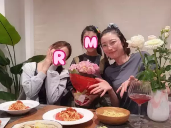 「泣けてきちゃいました」木下優樹菜、娘たちからの母の日プレゼントに感動「かっこいいファミリー」