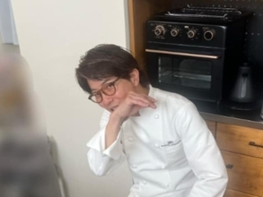 「衝撃です」川越シェフ、キッチンで驚きの姿を公開「ああ〜いけません！！」「おダサい…(笑)」