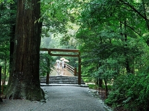 神社で急な雨や風……実は吉兆？ 「神様に歓迎されている人」に現れる6つのサイン