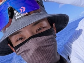 「アイドルのプロ意識」向井康二の日焼け対策万全な姿に「目ぇしか見えなくても、男前すぎて」「爽やか」